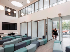 Pivotové dveře AXON