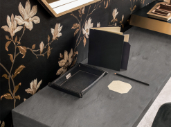 Police na zavazadla Corian