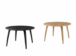 Stůl Gubi Dining Table