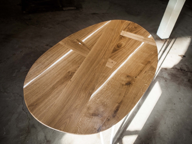 Ray - dining table 
