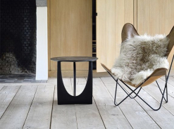 Odkládací stolek Ethnicraft Geometric Side Table