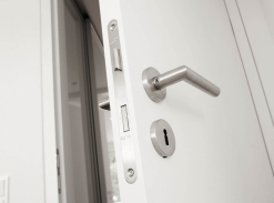 Bílé dveře Schmalenbach