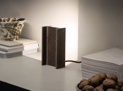 Stolní lampa MINI MAIS PLUS QUE CELA JE NE PEUX PAS