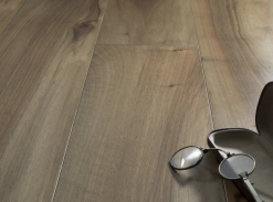 Dřevěná podlaha European Walnut Venezia