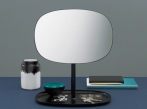 Zrcadlo Flip od Normann Copenhagen zrcadlo-flip-cerne-02
